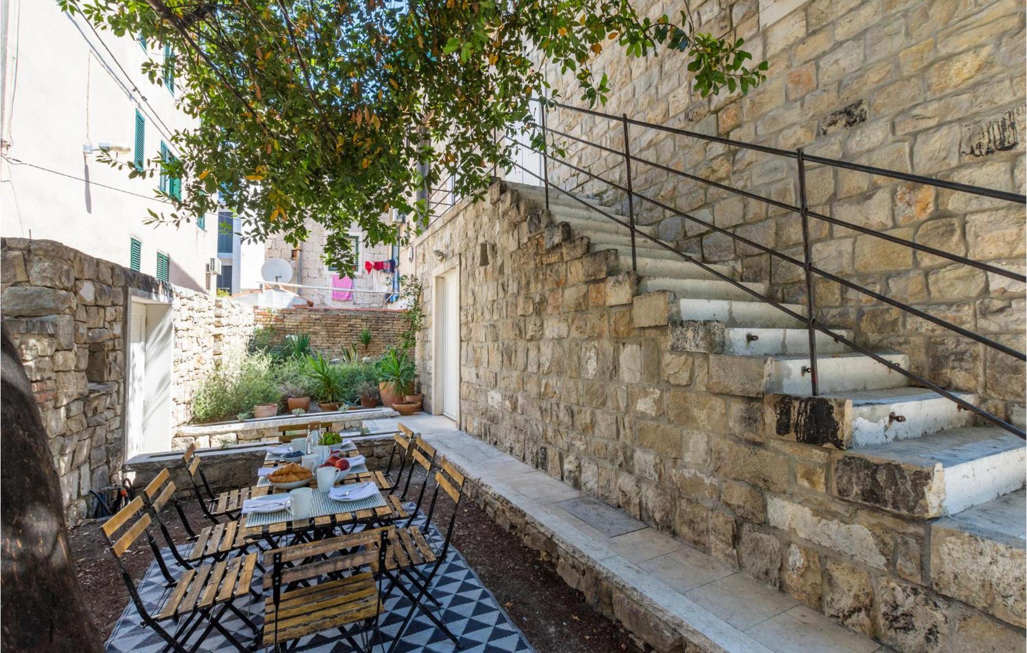 Stunning Home In Split With Outdoor Swimming Pool Екстер'єр фото